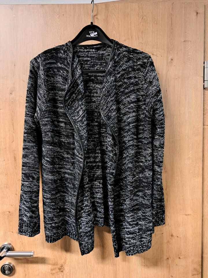 Esmara Strickjacke Schwarz weiß  Gr 36/ 38 in Wiefelstede