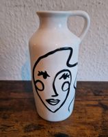 Vase mit Gesicht/schwarz und weiß Nordrhein-Westfalen - Monheim am Rhein Vorschau