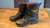 Wonder Woman Schuhe Schnürrstiefel Gr. 37 Nordrhein-Westfalen - Gronau (Westfalen) Vorschau