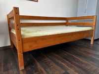 BETT 100cm x 200cm MIT MATRATZENSCHONER UND MATRATZE Essen - Essen-West Vorschau