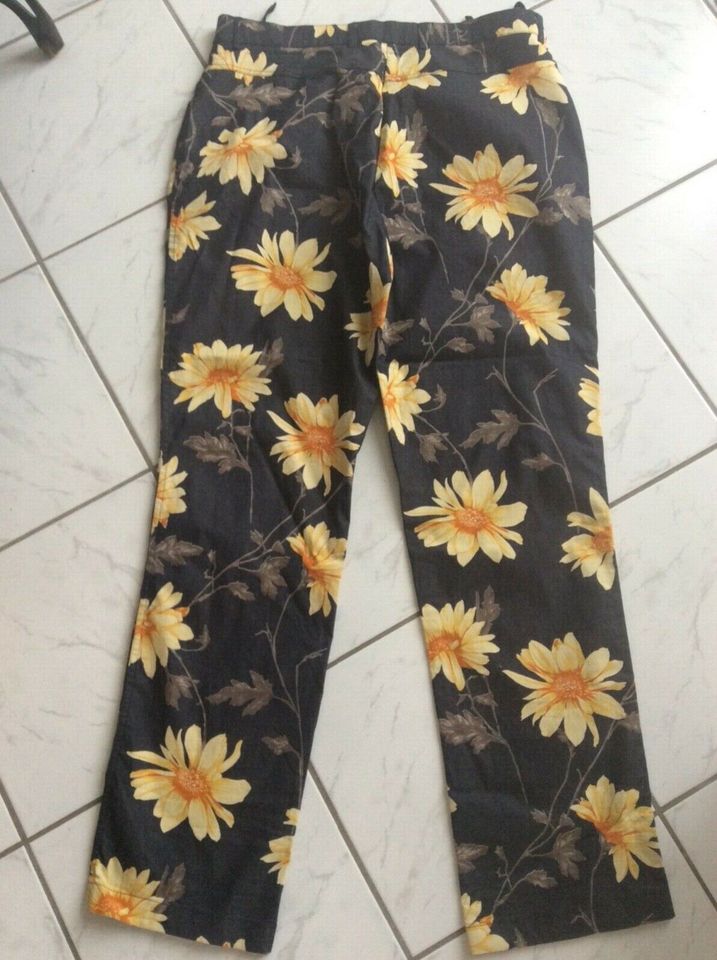 Damen Hose Jeans, grau/schwarz allover Sonnenblumen, Gr. 46 in Ostbevern