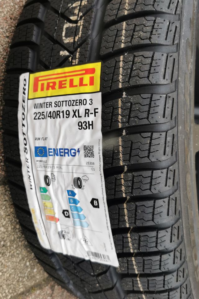 2 neu WINTERREIFEN 225/40R19 93H PIRELLI SOTTOZERO3 Runflat in Philippsburg