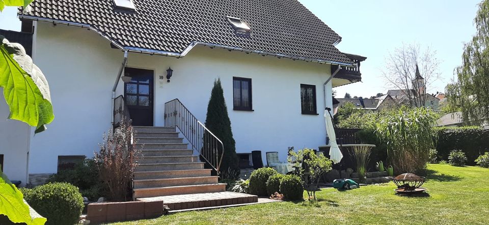 Traumhaus in Toplage mit 2 WE & Büro od. Ferienwohnung, Kamin, FbH, Pool,3 Garagen uvm. in Schwarzenberg (Erzgebirge)