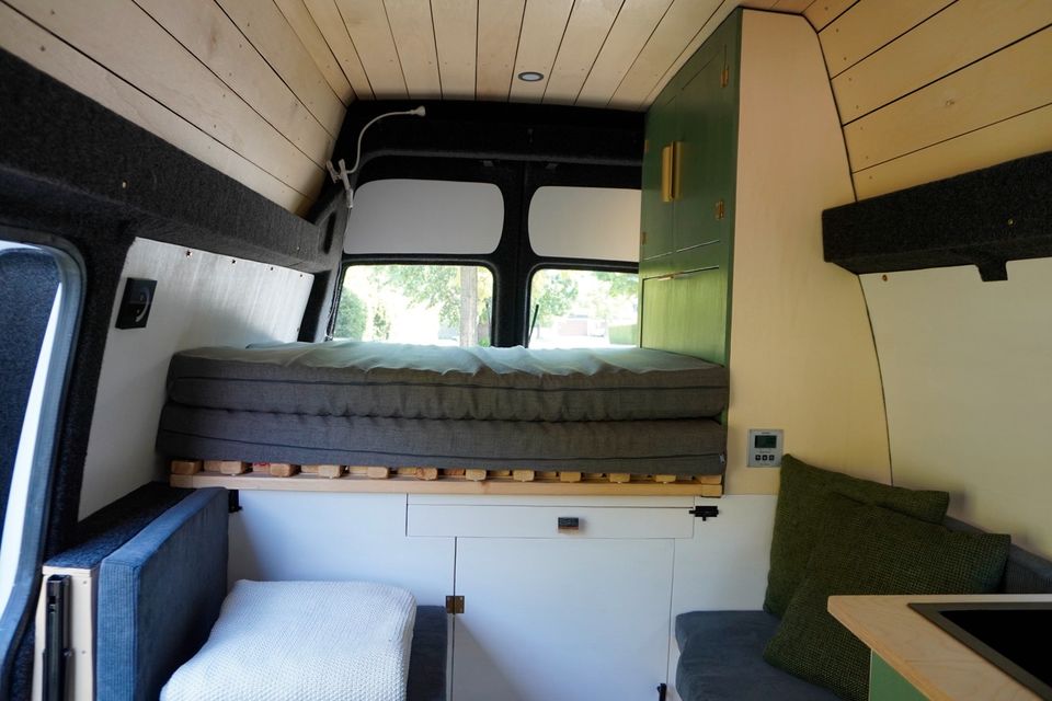 VW T5 Camper mit Hochdach in Dachau