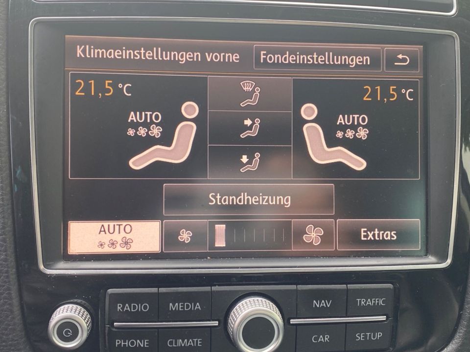 Volkswagen Touareg 3.0 V6 TDI, Scheckheft, 2. Hand in Bietigheim-Bissingen