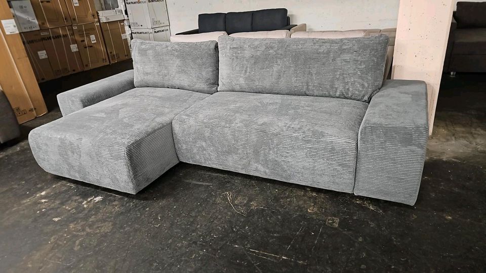 Ecksofa, Couch mit Schlaffunktion und Bettkasten in Offenbach