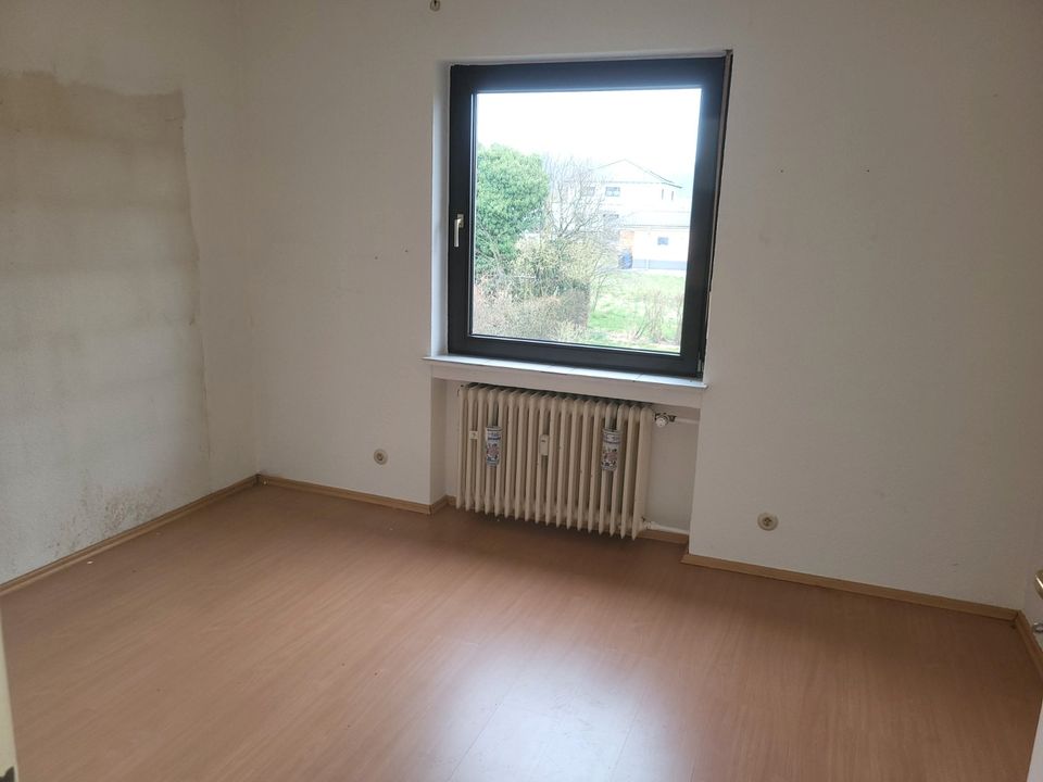 Obergeschoßwohnung in einem Zweifamilienhaus mit Balkon und großer Garten zum alleinnutzenlleinnutzungtzung in absolut ruhiger Lage in Waldbrunn