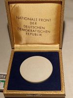 Medaille Meißner Porzellan Auszeichnung Nationale Front der DDR Brandenburg - Elsterwerda Vorschau