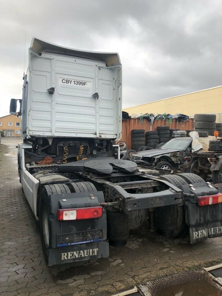 Renault Magnum 18 460 DXI SZM Euro 5 Unfall in Salzgitter