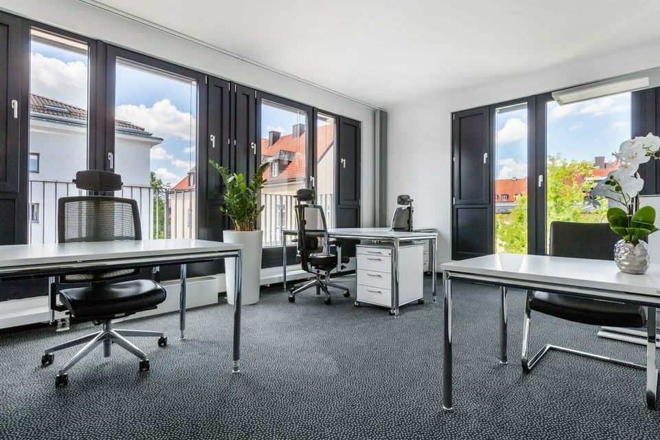 Privater Büroraum für 3 Personen in Regus Leopoldstrasse in München