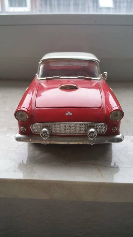 Ford Thunderbird 1955 T-Bird 1:18 Revell in Salzhemmendorf