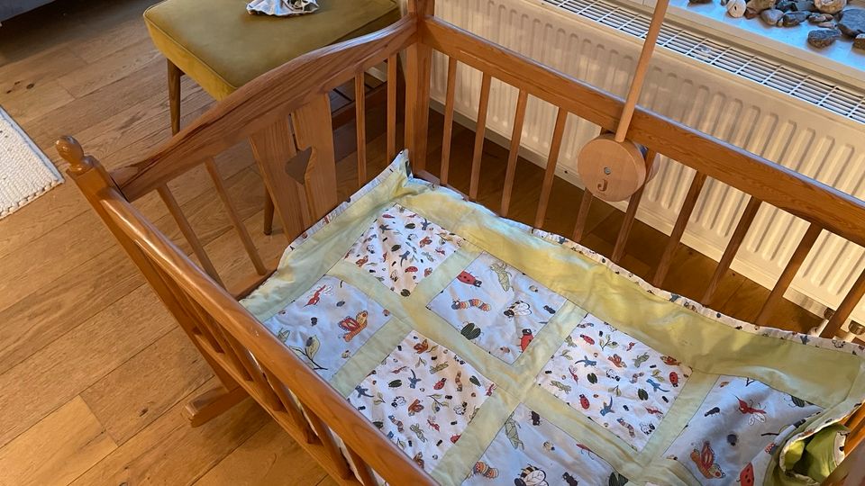 Traumhafte Holzwiege Babybett Baby Kiefernholz Montessori Bett in Hannover