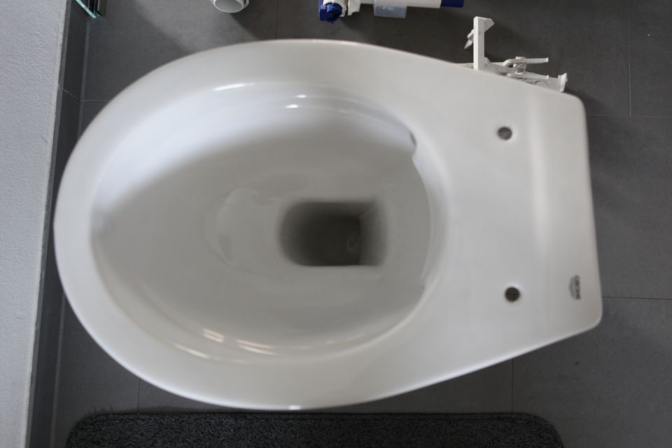 Stand-Tiefspül-WC Grohe Bau spülrandlos mit Spülkasten in Zorneding