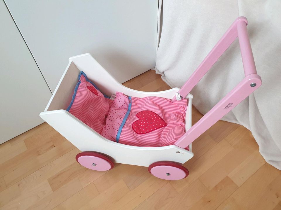 HABA Puppenwagen weiß Herzen wie neu inkl Kissen NP 139 Holz rosa in Köln