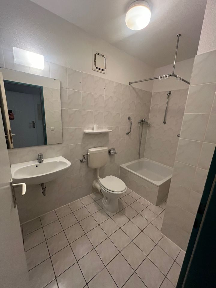 kleine praktische 1 Raum Wohnung mit Singleküche Apartment zu vermieten in Freiberg
