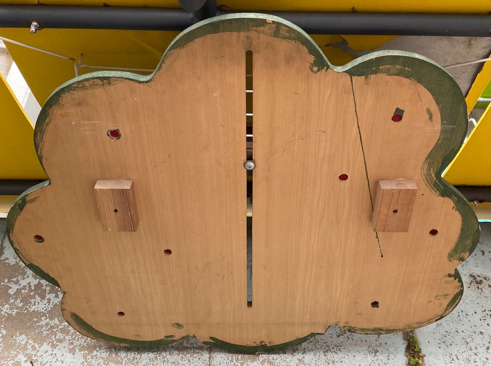 Garderobe/Maßband Selfmade auf Holz in Landau in der Pfalz