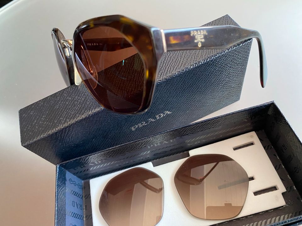 PRADA❣️Sonnenbrille Original mit Etui in Darmstadt