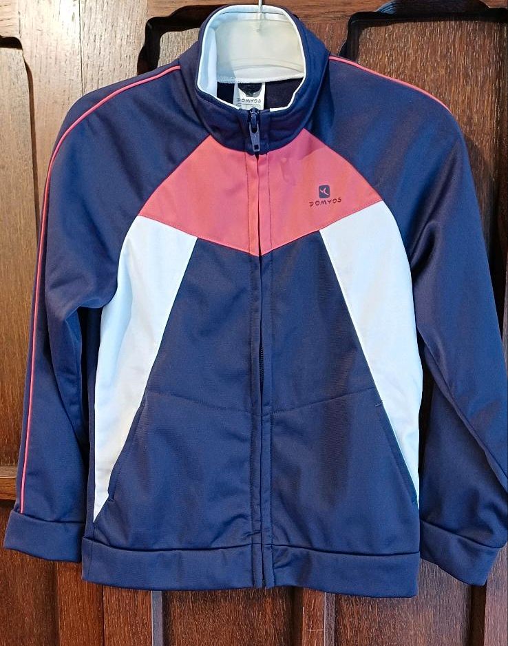 Decathlon Domyos Sweatjacke Mädchen Gr. 110/113 in Ostelsheim