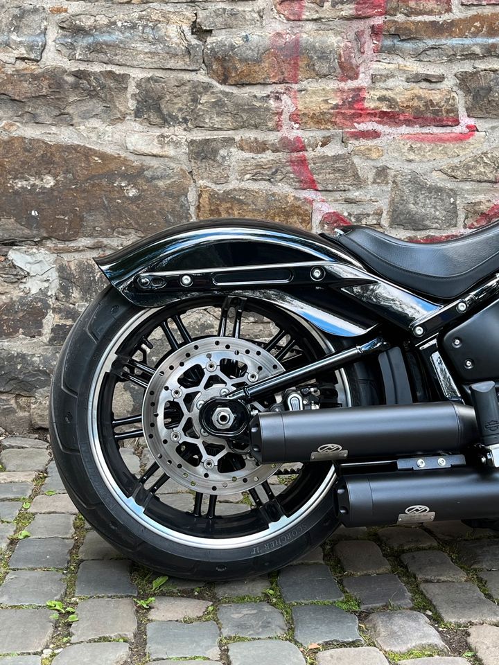 Harley Davidson Breakout FXBRS 240er Jekill & Hyde Air-Ride 114ci in Essen