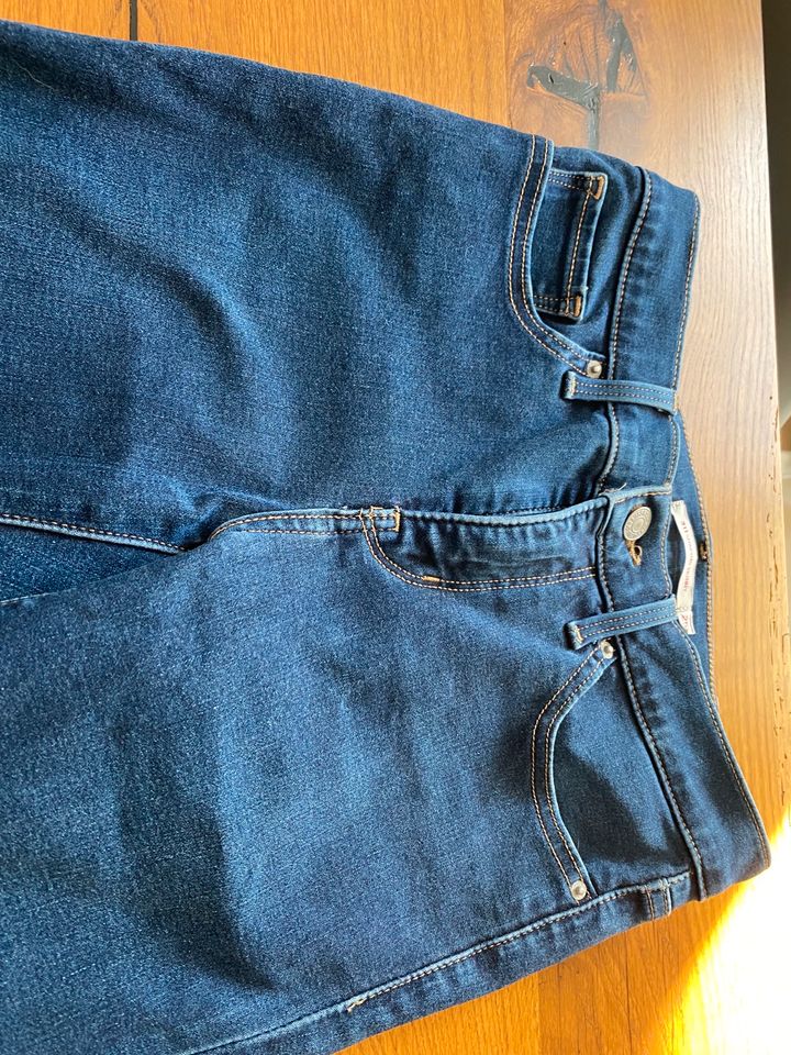 LEVI’S • Levi’s Jeans Shaping Skinny Gr 25 L 30 in München