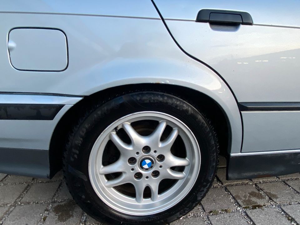 BMW 323i E36 Limousine Tempomat AHK PDC 157.000KM Oldtimer in München