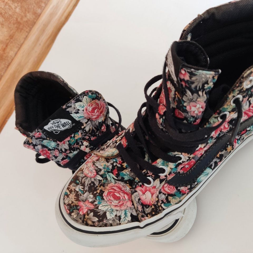 VANS World’s #1 Skateboard mit Blumen Rosen Muster in Radevormwald