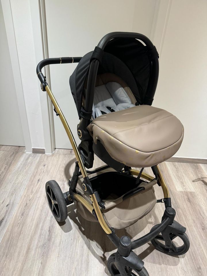 Kinderwagen mit Zubehör in Neu Ulm