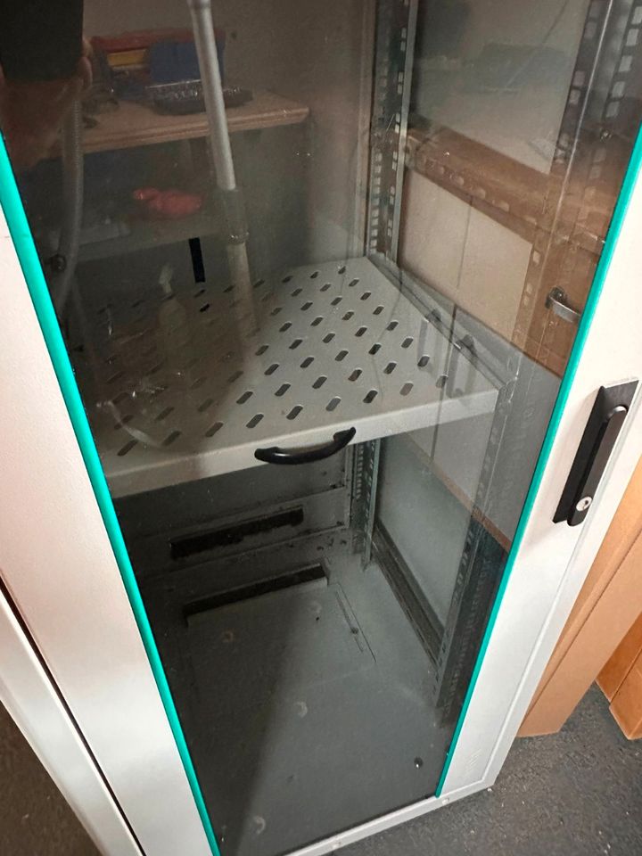 DIGITUS19" Netzwerkschrank, 26HE, 600mm Tiefe, grau in Saarburg