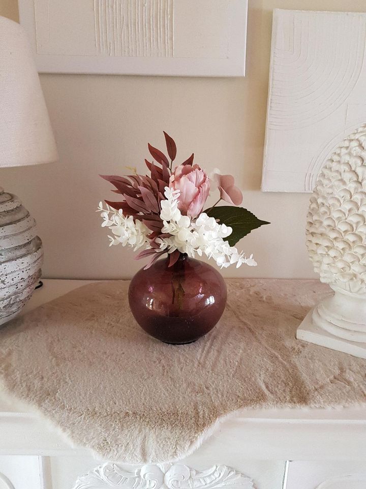 Vase in beerefarben mit künstlichen Blumen in Rehlingen-Siersburg