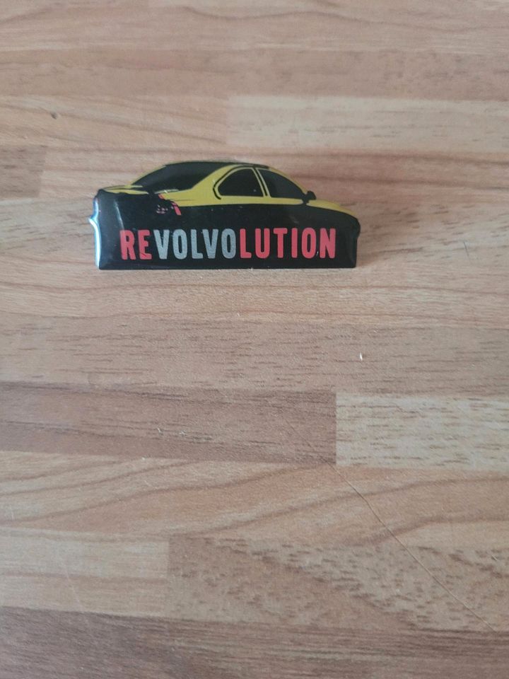 PIN Anstecker Auto Volvo Revolvolution in Wismar