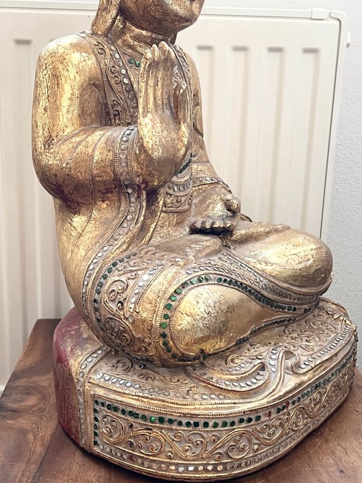 Wunderschöner Holzbuddha mit Blattgold aus Thailand. 46cm in Neufahrn