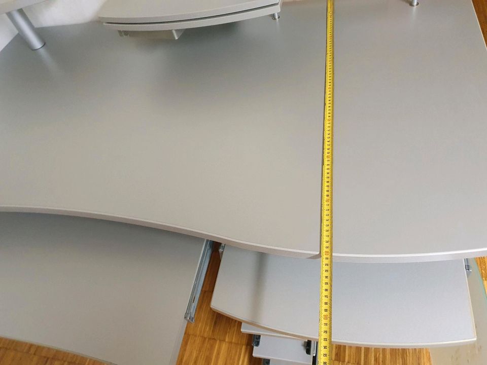 Schreibtisch, hochwertig, stabil, silber-grau 140cm in Sindelfingen