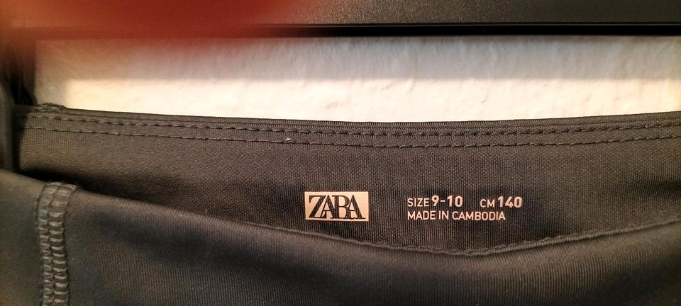 Sport-Leggings von Zara in Mainleus