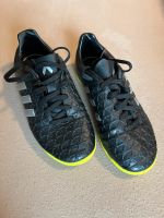 Adidas Hallenschuhe Gr. 33 schwarz Nordrhein-Westfalen - Vettweiß Vorschau