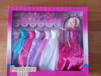 Puppe "Fashion Girl" mit 7 Kleidern sowie Schmuck und Schuhen Thüringen - Jena Vorschau