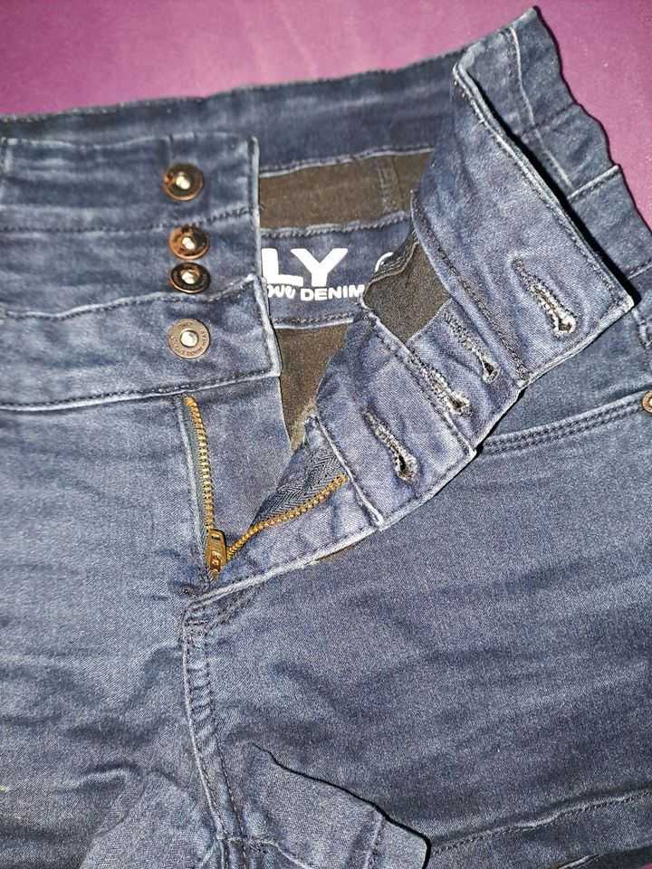 Jeans short High Waiste Gr. Xs in Langenhagen