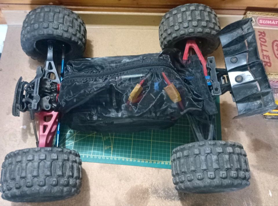 Traxxas E revo 1/8 2.0 Black Edition(viele tunings) in Hattingen