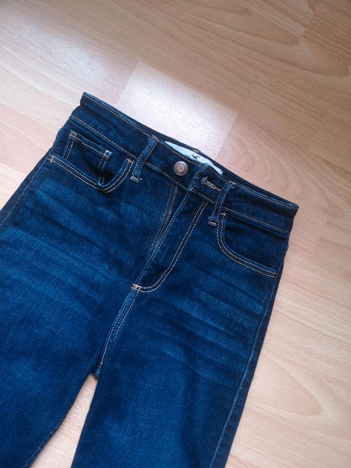 Hollister Damen Jeans Blau 25/30 in Maintal