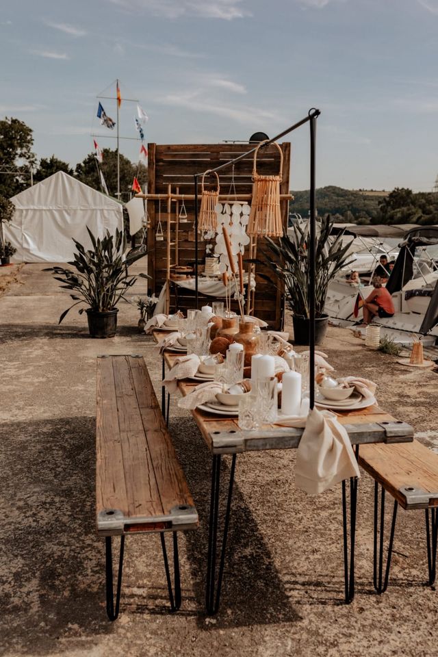 Boho Hochzeit Vintage Trauung Tische Stühle mieten leihen in Sommerhausen Main