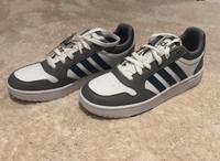 Adidas Sneaker neu mit Etikett Gr. 40 Thüringen - Schweina Vorschau