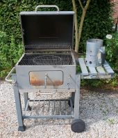 Grill Holzkohlegrill groß mit Anzündkamin Brandenburg - Eggersdorf Vorschau