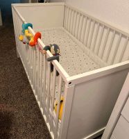 Babybett Kinderbett mit Matratze und Seitenschutz von Ikea wie Ne Sachsen - Schkeuditz Vorschau