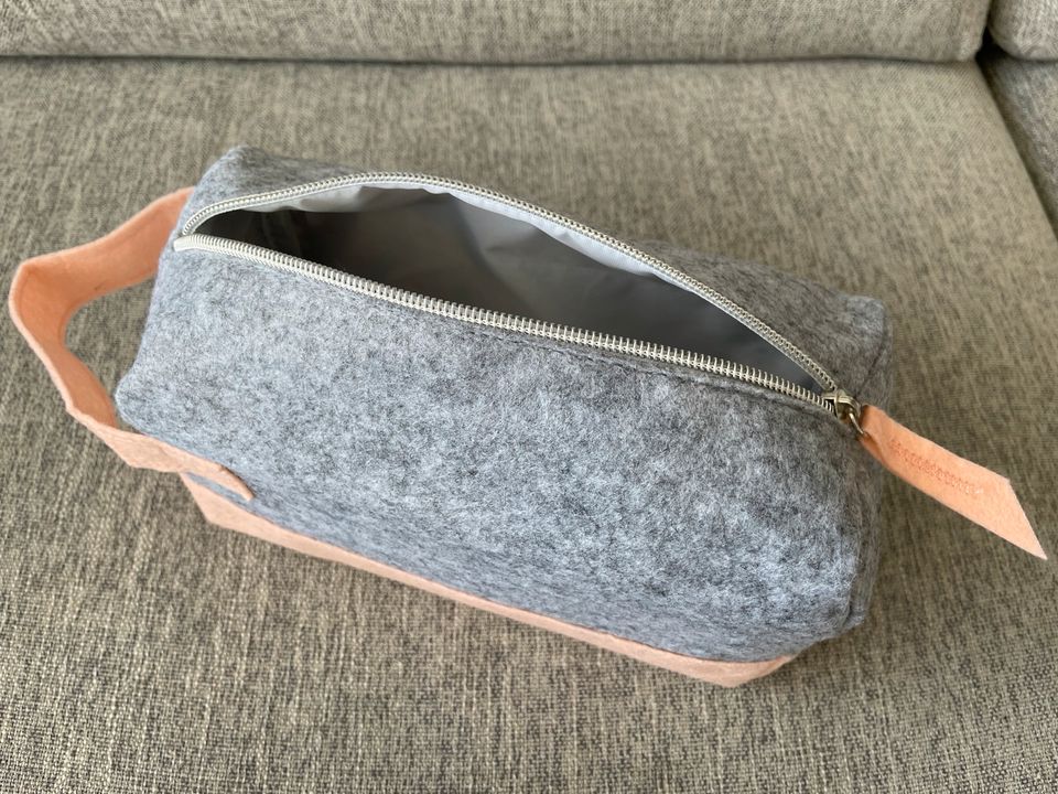 IGC Kosmetik Tasche NEU Filz Stoff Grau Baby Rosa in Bremen