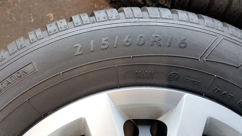 VW Passat VW T Roc 16 Zoll Winterräder 215/60 R 16 99H 6- 7mm in Soest