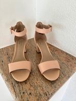Sandalen Sandaletten Clarks Rose beige 37,5 Baden-Württemberg - Göppingen Vorschau