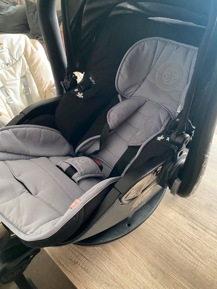 Babyschale Evoluna i-Size 2 inkl. Isofix Base in Halberstadt