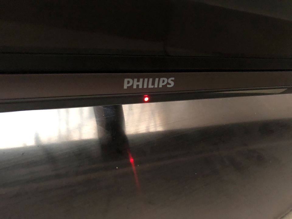 Philips 42PFL6687K/12 3D Smart TV 1080 P blinkt Bastler in Prien