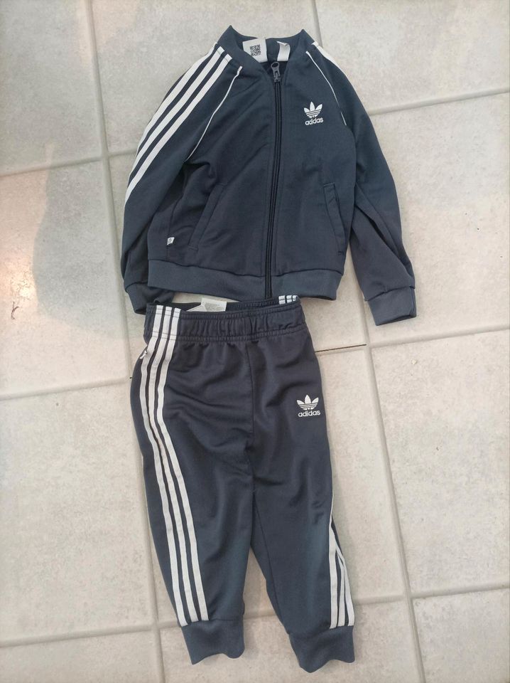 Adidas Anzug in Markt Schwaben