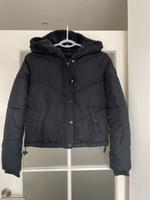 ‼️Hollister Jacke Winterjacke schwarz Damen XS Mädchen 164 170 Niedersachsen - Isernhagen Vorschau