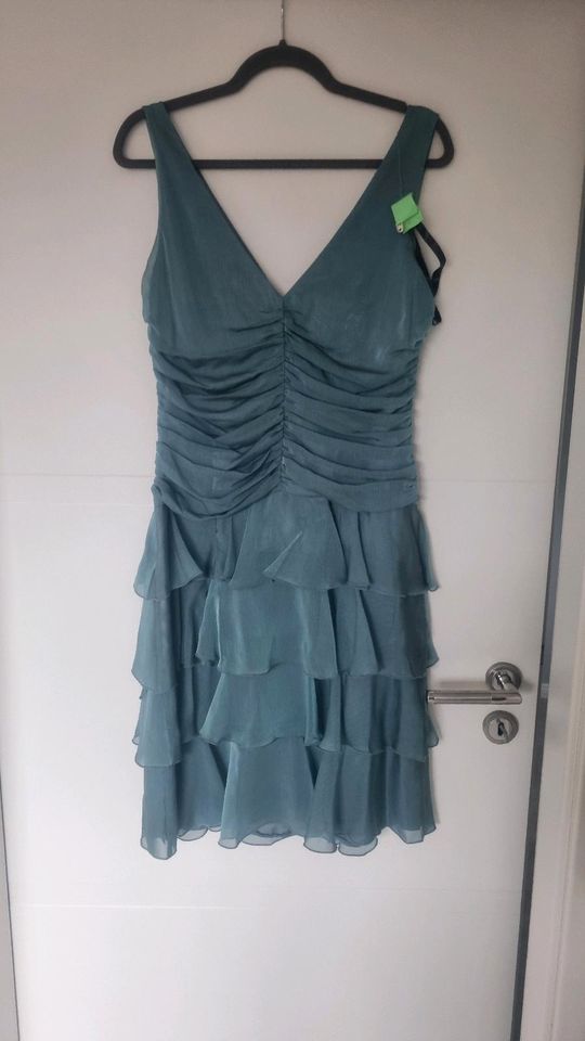 Vera Mont Cocktail Kleid Größe 40 in Bardowick